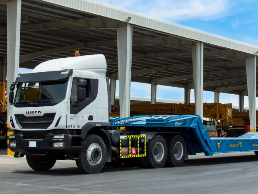 Front Loading Gooseneck Trailer